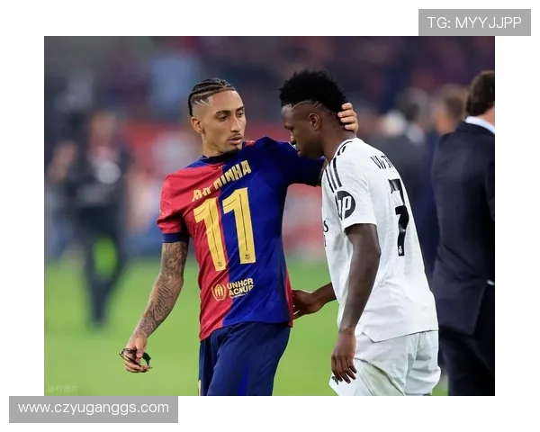 拉菲尼亚现身国家德比现场助阵巴萨预计休赛期后强势复出担当核心